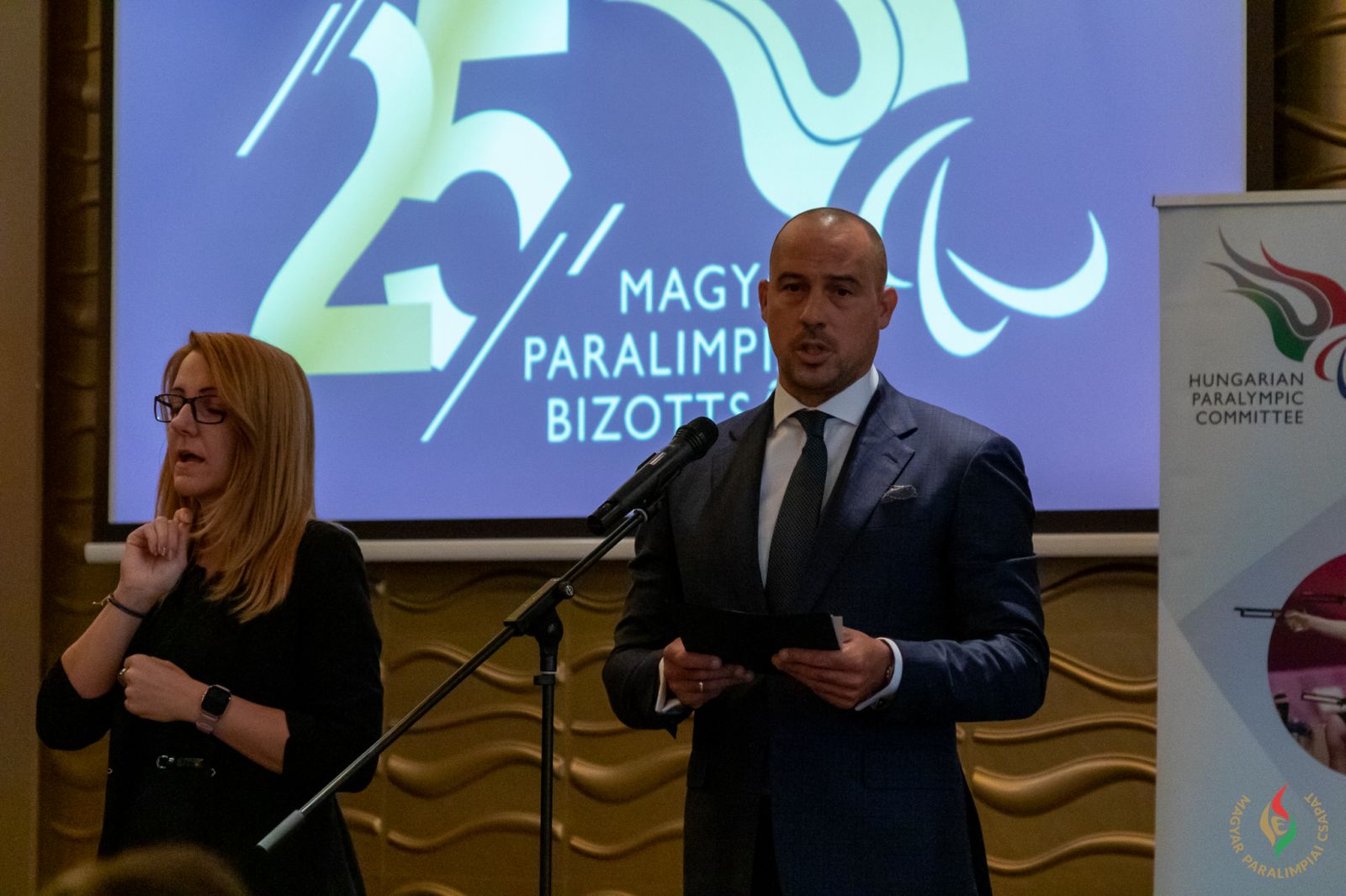 Szabó László, a paralimpiai bizottság elnöke ünnepi beszédet tart.