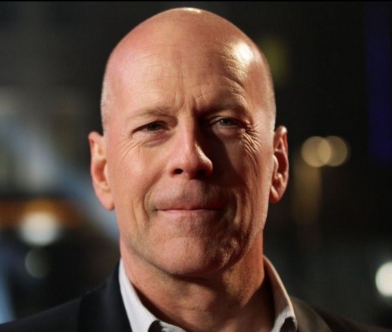 A képen Bruce Willis látható.